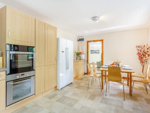 Kitchen/diner | Glen View of Enrick House, Balnain near Drumnadrochit