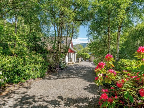 Garden and grounds | Glen View of Enrick House, Balnain near Drumnadrochit