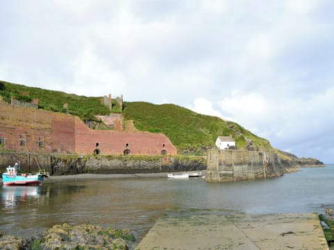 Porthgain Harbour | Cart-Tws Bach, Treffynnon, nr. St Davids