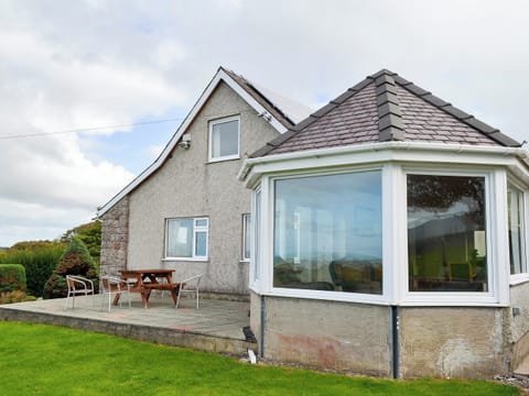 Patio with garden furniture | Rhandir-Mwyn, Pontllyfni, near Caernarfon