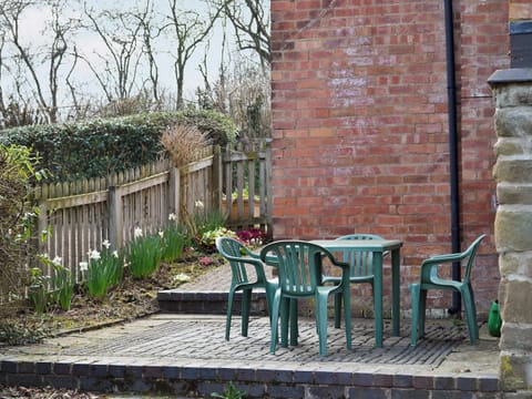 Sitting-out-area | Goodmoor Cottages - Pear Tree Cottage, Wyre Forest, nr. Bewdley