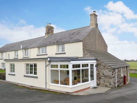Lovely end of row holiday home with private parking area | Dunstanburgh View - Proctors Stead Cottages, Dunstan, near Craster