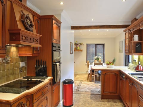 Kitchen | Dyffryn Haidd - Afan Holiday Cottages, llanafan/Aberystwyth