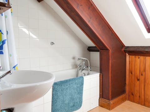 Bathroom | Felbridge Cottage - Gibbs Hill Farm, Once Brewed, Bardon Mill, near Hexham