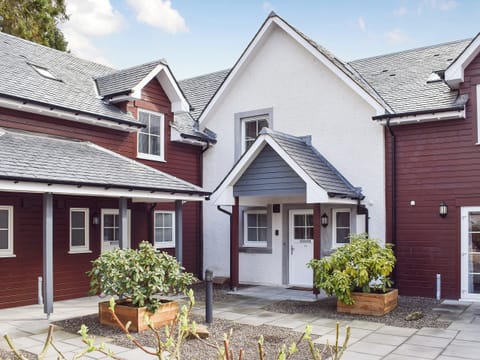 Cosy, semi-detached cottage within the Highland Park estate | Can Duran - Duran Holiday Cottages, Killin