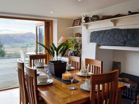 Bi-folding doors opening out from the dining area | Bryn Hyfryd, Maenan, near Llanrwst