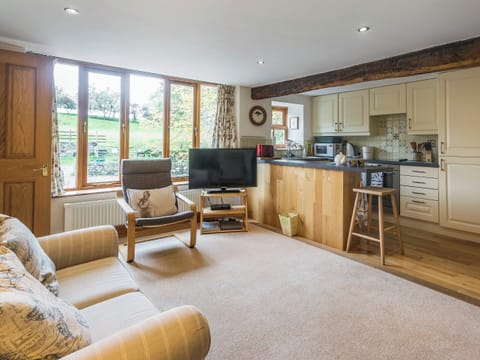 Beautifully presented open plan living space | Castle House Cottage, Hartley, near Kirkby Stephen