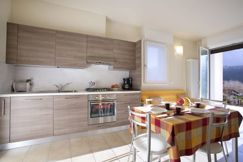 Fully fitted kitchen