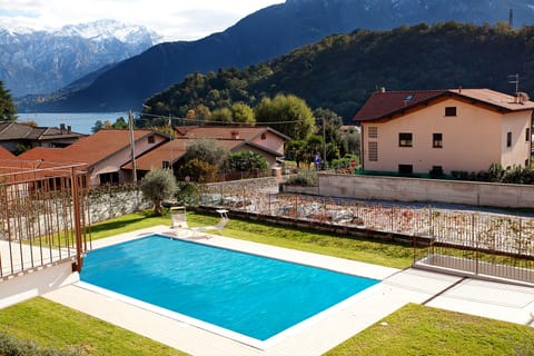 Take a dip in the inviting pool here at Lenno “Sopra” Spese.