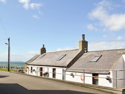 Attractive shorefront holiday home | Sea Yonder, Buckie, near Cullen