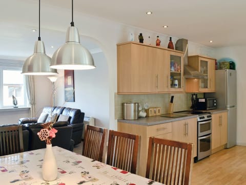 Well equipped kitchen | Lia Fail, Ballachulish, near Fort William