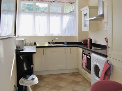 Kitchen/diner | Porter&rsquo;s Lodge, Glyndyfrdwy, nr. Llangollen