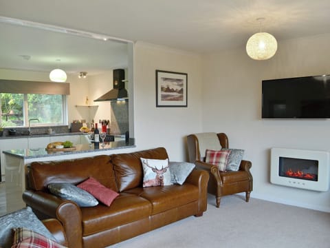 Stylishly furnished open plan living space | Summit, Oban
