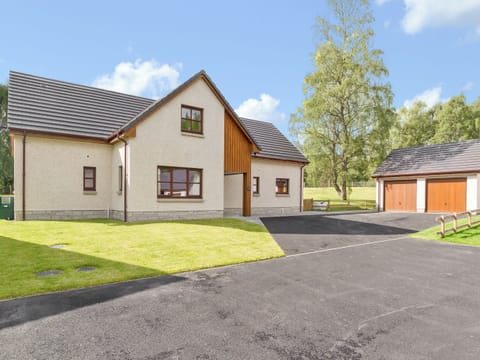 In a quiet setting yet only a few minutes walk into Aviemore | Birch Corner, Aviemore