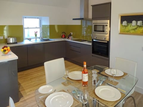 Well-equipped fitted kitchen with dining area | Charlie’s Cottage, Muasdale, near Campbeltown
