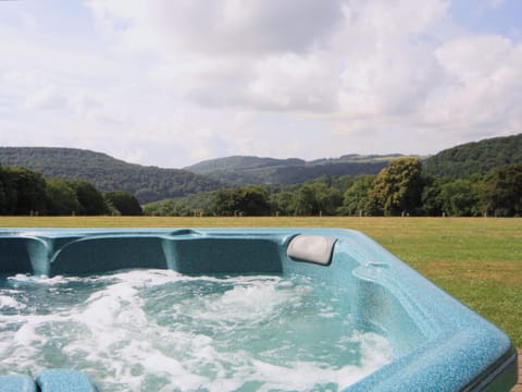Jacuzzi | Cider Mill Lodge, Brockweir