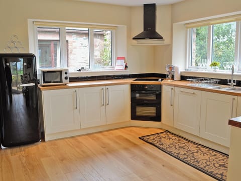 Kitchen/diner | Riverbank Cottage - Hole House Farm Cottages, Pooley Bridge, nr. Ullswater