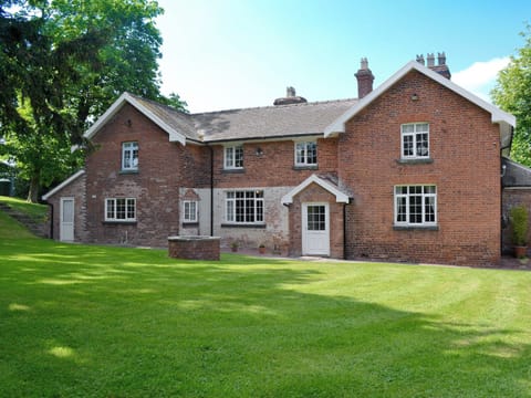 Grand, exterior | Cefnaire, Newtown