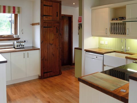 Welcoming kitchen | Allt Beag (Little Streams), Achintraid, near Lochcarron