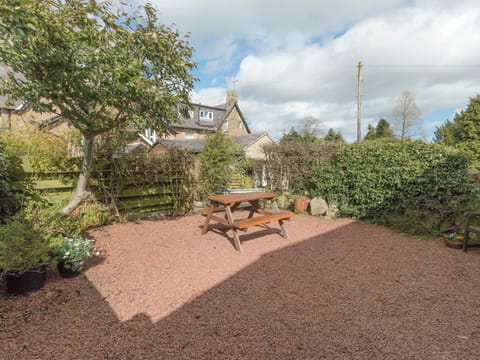 Enclosed gravelled patio with outdoor furniture | Stable Cottage, Alnwick