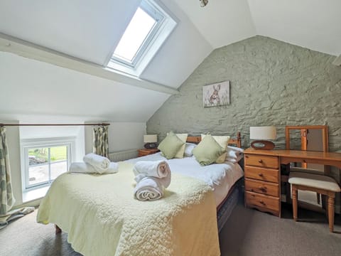 Double bedroom | Ystabl - Mwdlwscwm Farm, Llannon, Llanelli