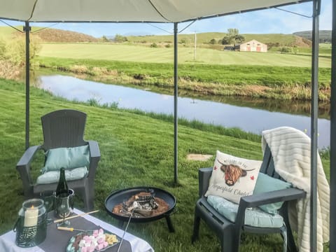 Sitting-out-area | Harperfield Chalet, Lanark