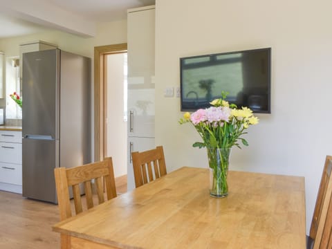 Kitchen/diner | Dildre - Brynllin Holiday Cottages, Bwlch-Llan, near Aberaeron