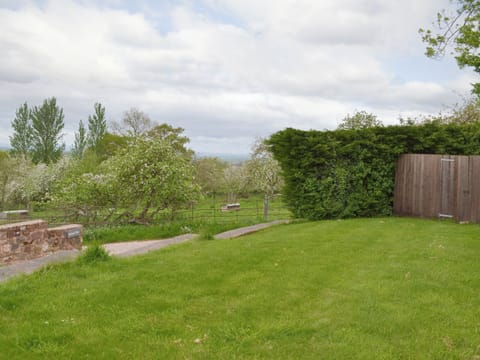 Lawned front garden | Orchard View Barn - Little Clyst William Farm Cottages, Plymtree, near Cullompton