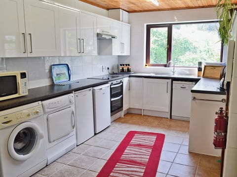 Kitchen | Suncroft, Praa Sands, Penzance