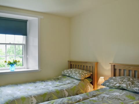 Twin bedroom | Kinnettas Cottage, Strathpeffer