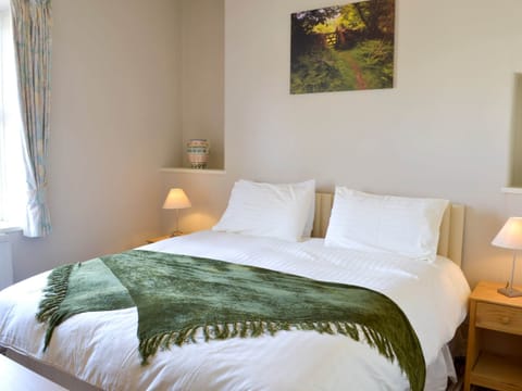 Double bedroom | Dunley Farmhouse, Bovey Tracey, near Newton Abbot