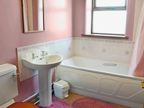 Bathroom | Beech Lodge, Buckland Brewer