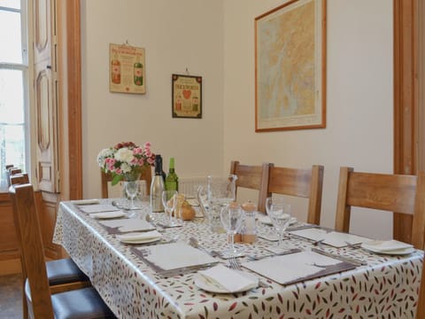 Well-equipped fitted kitchen with dining area | The Factor’s House, Kilmartin Glen, near Lochgilphead
