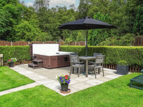 Hot tub | Blaeberry Cottage, Near Lockerbie