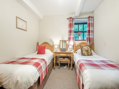 Twin bedroom | Berwyn Bank - Halls Bank Cottages, Arkleby, near Cockermouth
