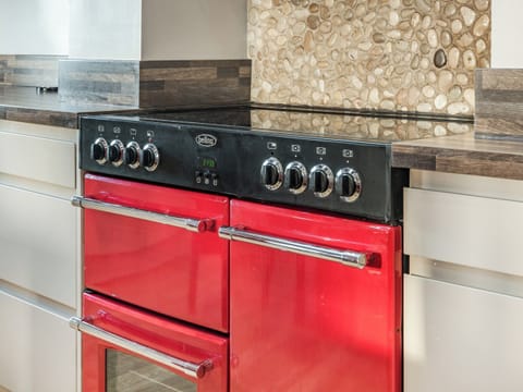 Kitchen | Stack View Cottage - Anglesey Seaviews, Penrhos Feilw, near Trearddur Bay