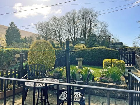 Sitting-out-area | Pipit Cottage, Burnsall near Grassington