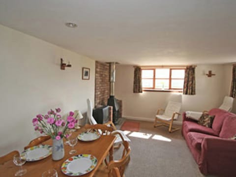 Barrowmead Cottage sitting/dining room | Barrowmead Cottage, Winscombe