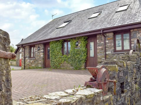 Delightful holiday home | Pentre Cottage - Three Rivers Farm Cottages, Ferryside