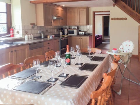Large dining table and chairs suitable for entertaining | The Pump House, Hawkesbury Upton