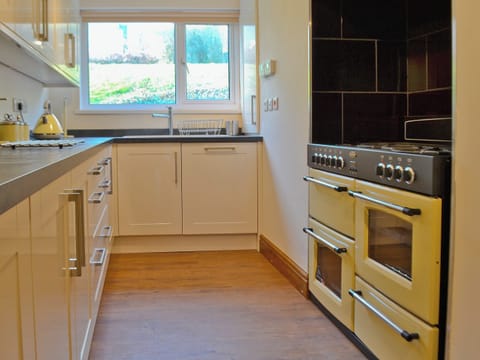 Kitchen | Ysgubor Wen, Burry Port, nr. Llanelli
