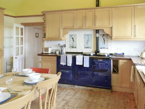 Well-equipped kitchen with ‘range’ cooker | Hume Orchard Steading, Hume, near Kelso