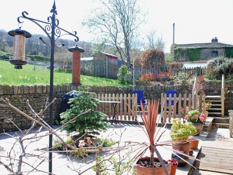 Sitting-out-area | Appleshine Cottage, Almondbury