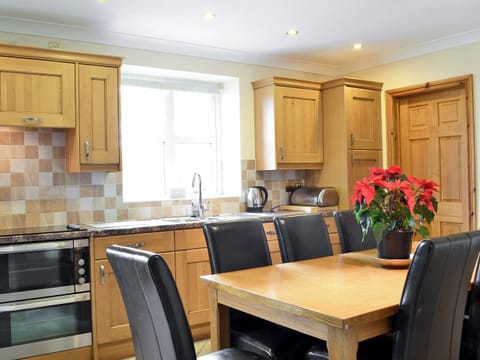Excellent kitchen/ diner | No 4 Pengraig Draw - Pengraig Cottages, Near Llanfarian