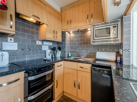 Kitchen area | Rainbow’s End, Bowness-on-Windermere
