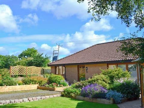 Pretty detached holiday home | Eilean Donan, Kirknewton near East Calder