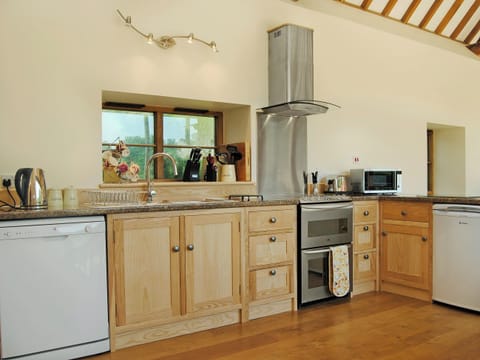 Kitchen | Masher&rsquo;s Barn, Chapel Lawn, nr. Bucknell