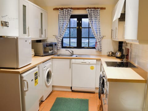 Kitchen | Ford Farm - Dilys, Milton, nr. Tenby