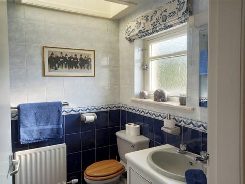 Bathroom | Tarandoun Cottage, Helensburgh