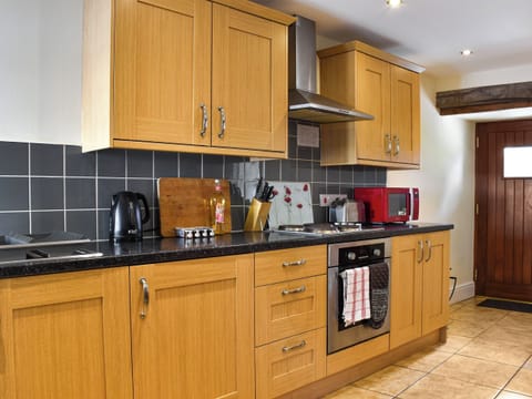 Kitchen | Llandremor Fawr Cottage - Llandremor Fawr Holidays, Pontarddulais